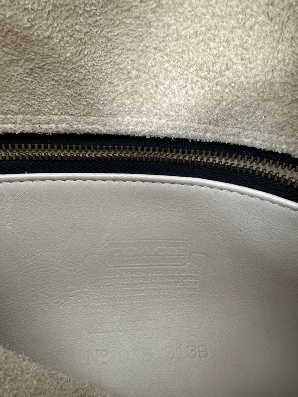 Coach Vintage City Bag No. 9139 USA Made Beige Leather Crossbody Shoulder Bag - Picture 9 of 11